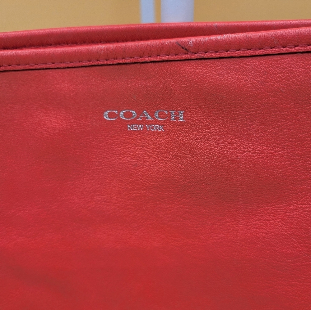 Coach Pink Shoulder Bag With Adjustable Strap - Picture 3 of 16